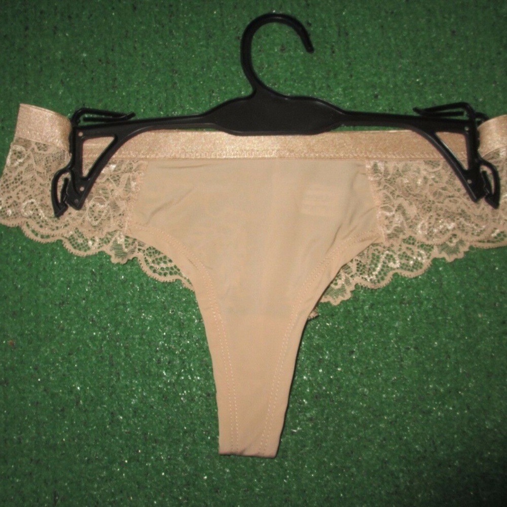 NWOT SOPHIE b. S SMALL LACE BEIGE PANTIES STRING